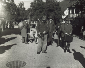 Die Ankunft der Flüchtlinge, aufgenommen mit einer Graflex Speed Graphic. Immer ein Highlight beim ersten Sommer in Frieden im Hohenloher Freilandmuseum Wackershofen